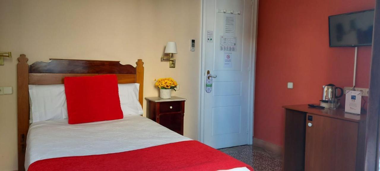 Hotel Noucentista Ситжес Екстериор снимка