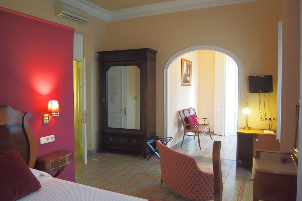 Hotel Noucentista Ситжес Екстериор снимка